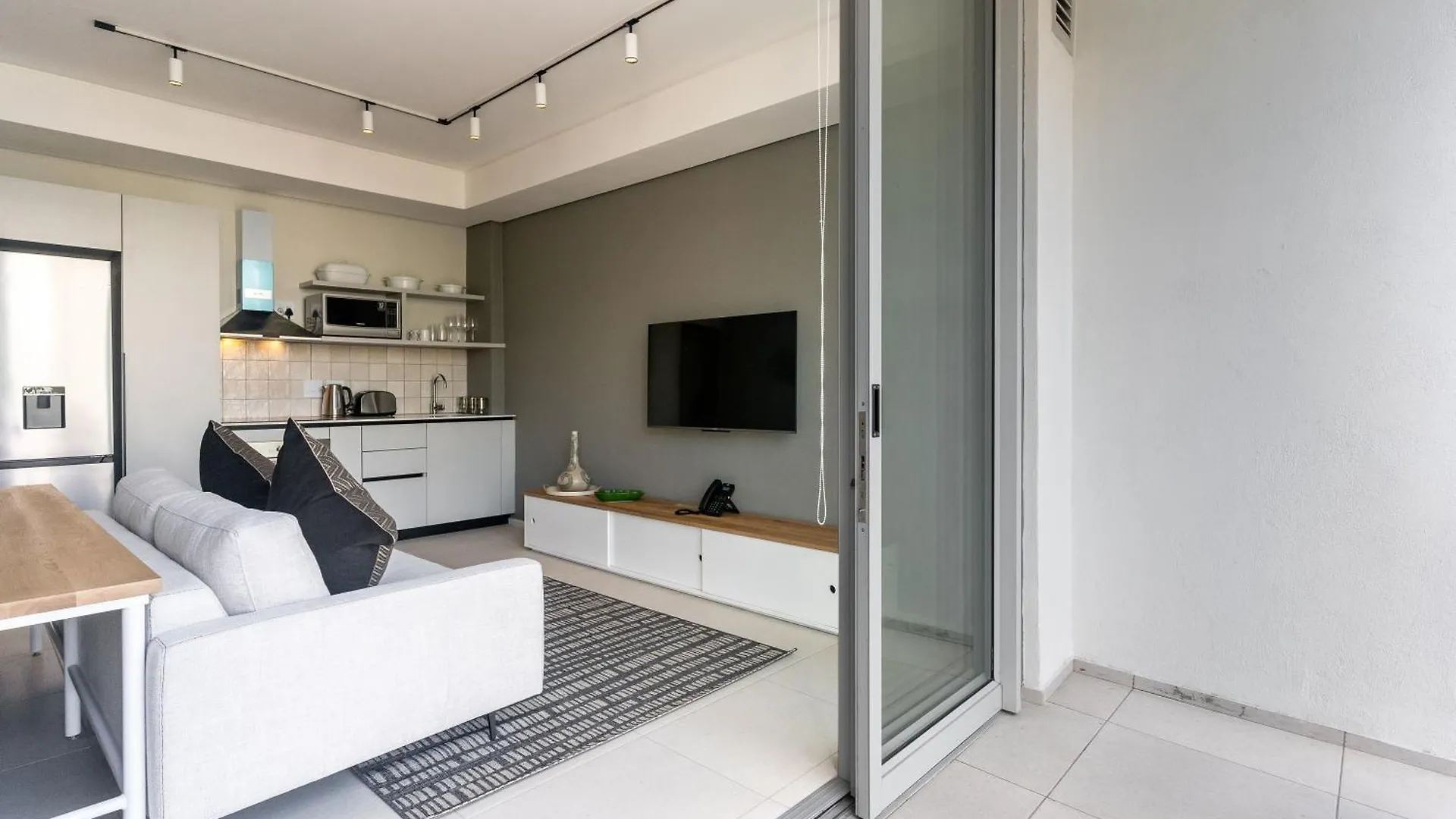 The Rose 201-2Bedroom Apartment With Rooftop Pool Cape Town South Africa