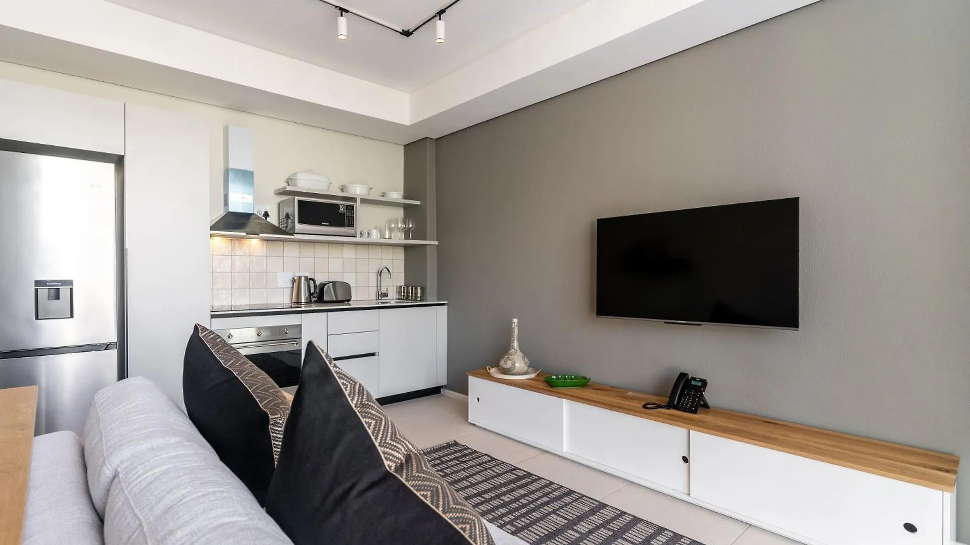 The Rose 201-2Bedroom Apartment With Rooftop Pool Cape Town South Africa