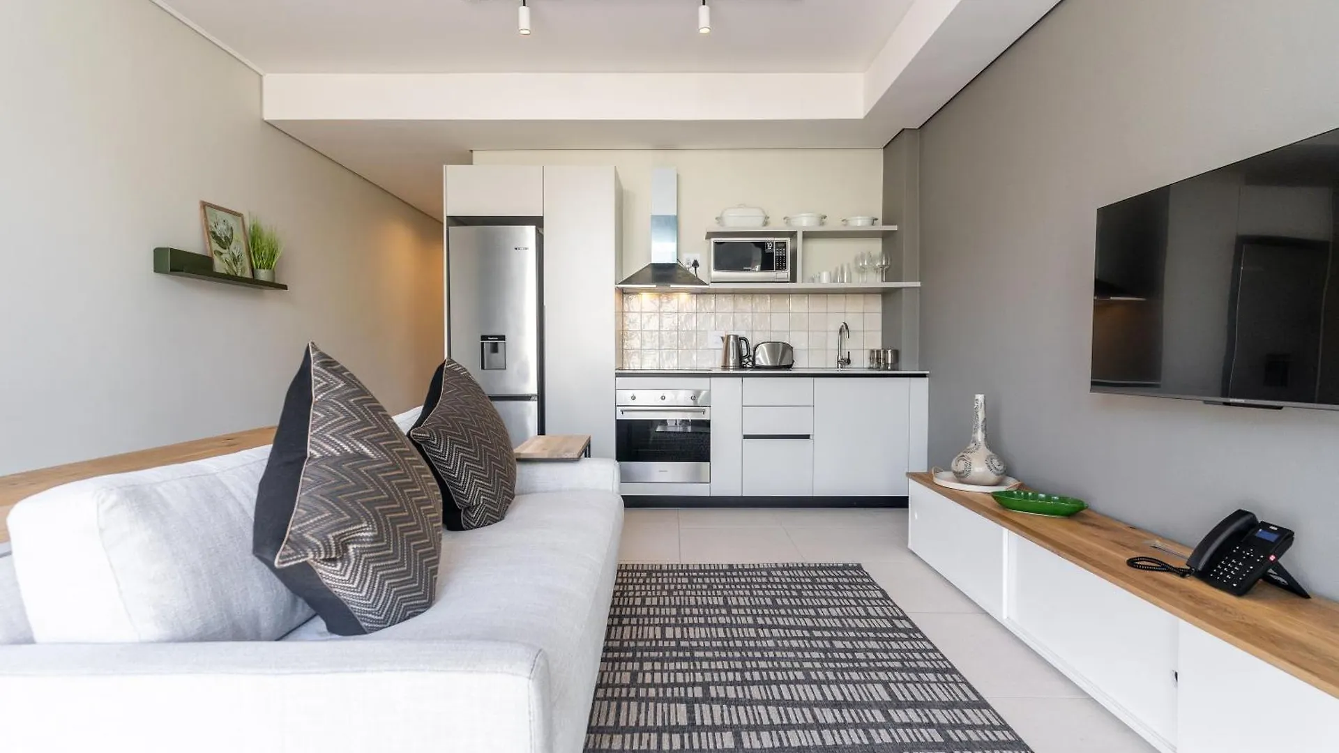 The Rose 201-2Bedroom Apartment With Rooftop Pool Cape Town